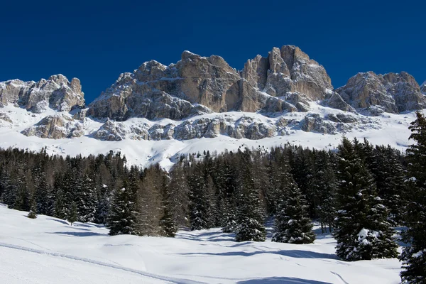 Neve, Cime e Nuvole — Foto Stock