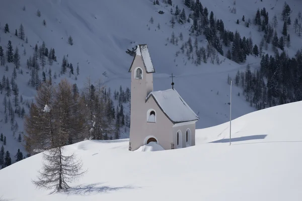 Kirche am Grödner Joch — Stockfoto