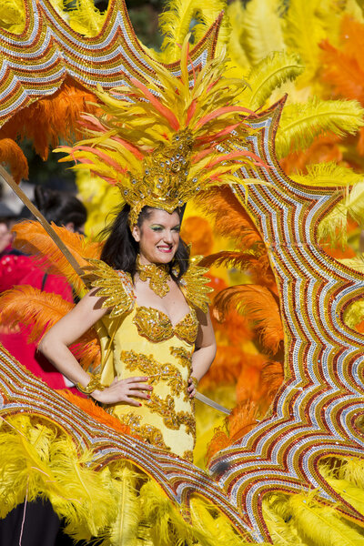 Танцор на лимонном фестивале
