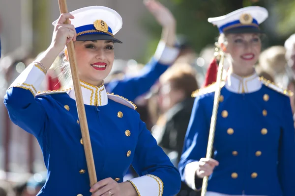 Majorette in de citroen festival parade — Stockfoto