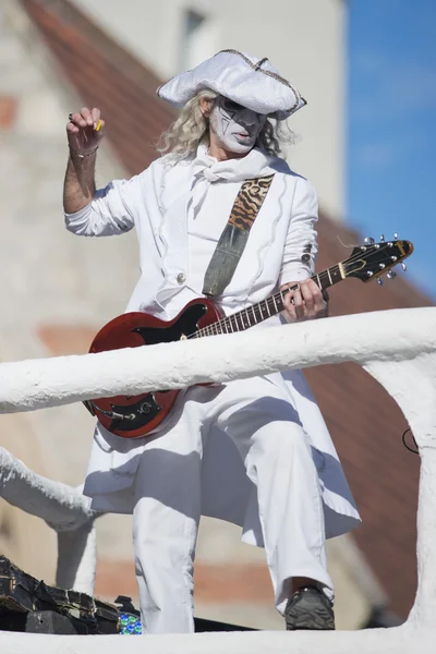 Masker au défilé du Festival du citron — Photo