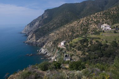 moneglia ve riva trigoso arasındaki kıyı şeridi