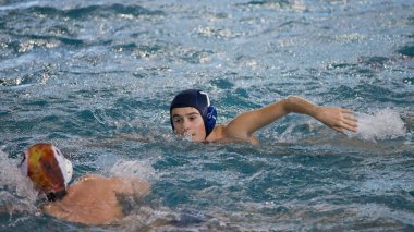 Waterpolo oynayan çocuk