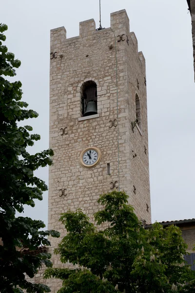 旺斯的教堂尖塔 — 图库照片