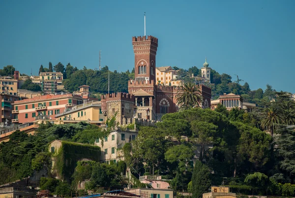 Château d'Albertis sur les collines de Gênes — Photo
