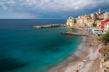 İtalyan Rivierası 'ndaki Bogliasco antik balıkçı köyü.