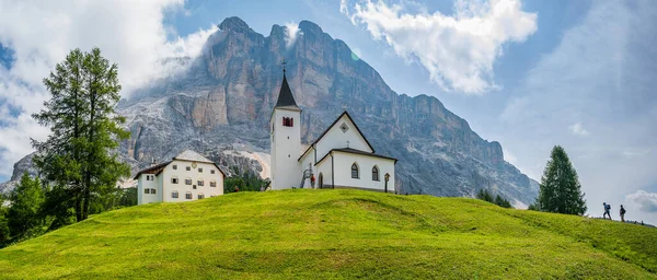 Sanktuarium Santa Croce Pod Sas Dla Crusc Dolomity Val Badia — Zdjęcie stockowe