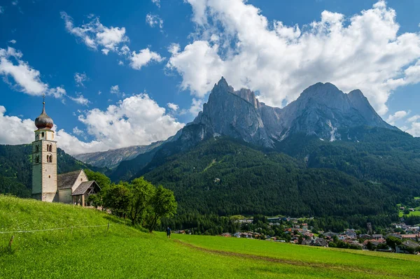 Eglise San Valentino Dans Village Montagne Kastelruth Coeur Des Dolomites — Photo