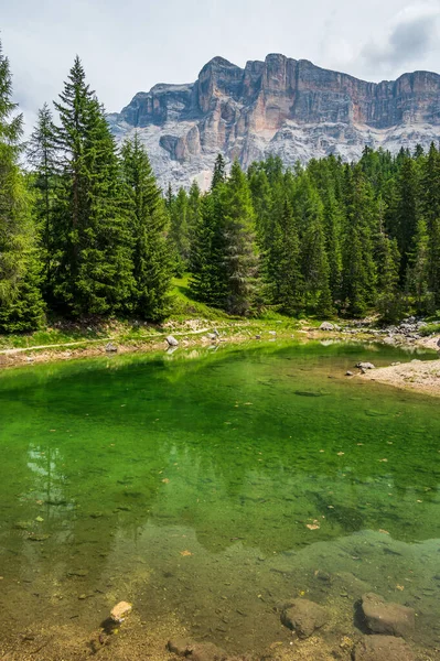 Pequeño Lago Alpino Dla Cerca Badia Los Dolomitas Sas Dla — Foto de Stock