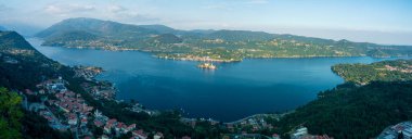 Kuzey Piedmont, İtalya 'daki Orta Göl manzarası
