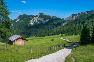 Antermoia 'daki Peitlerkofel yakınlarındaki dağ kulübesi, Dolomitlerdeki Val Badia, Unesco Dünya Mirası Bölgesi