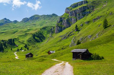 Antermoia 'daki Peitlerkofel yakınlarındaki dağ kulübesi, Dolomitlerdeki Val Badia, Unesco Dünya Mirası Bölgesi