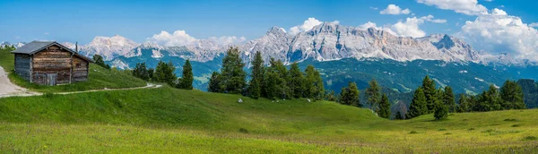 Domek Górski Pobliżu Peitlerkofel Antermoia Val Badia Dolomitach Jedno Unesco — Zdjęcie stockowe