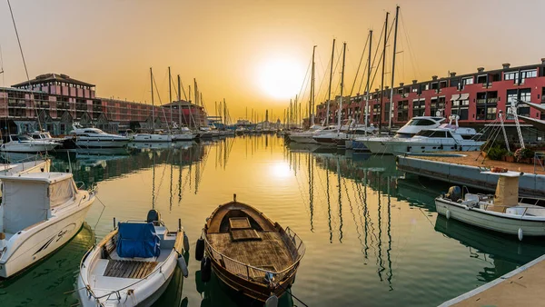 热那亚旅游港口的景观 也被称为旧城的老港口 — 图库照片