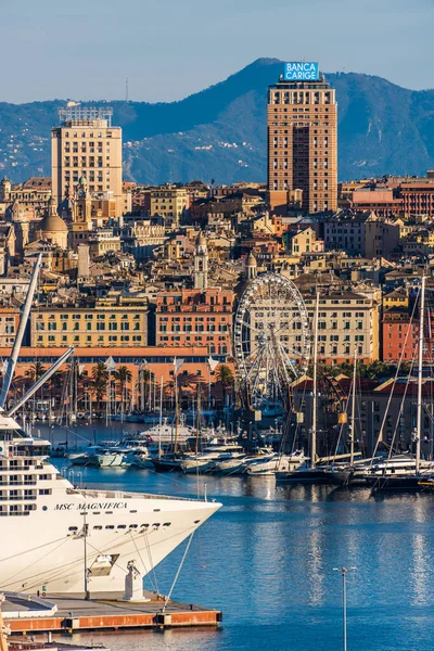 地中海で最も重要なジェノア港の眺め — ストック写真