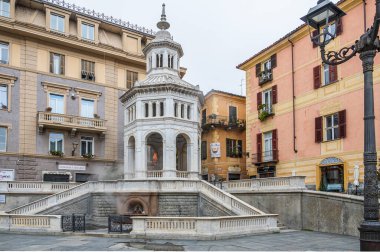 1879 'da Acqui Terme, Piedmont, İtalya' daki La Bollente adlı termal kaynağın üzerine ünlü bir çeşme inşa edildi.