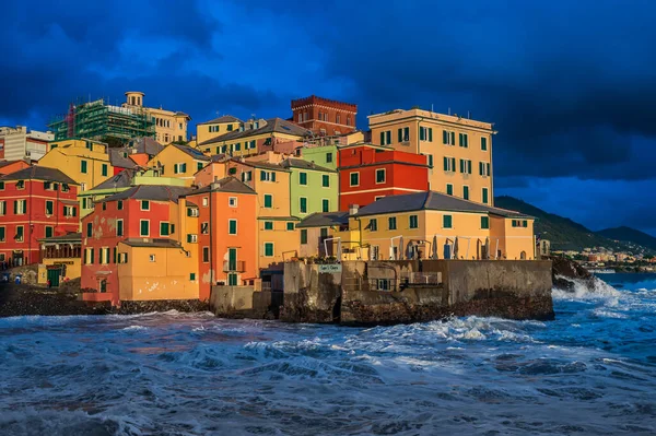 Mare Tempestoso Nel Villaggio Pescatori Boccadasse Nel Centro Genova — Foto Stock