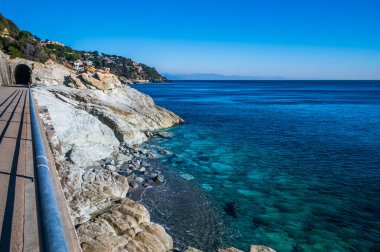 Eski demiryolu üzerinde Cogoleto 'dan Varazze' ye güzel bisiklet yolu