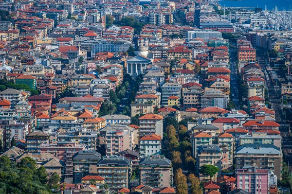 Miasto Chiavari Widziane Sanktuarium Nad Wzgórzami — Zdjęcie stockowe