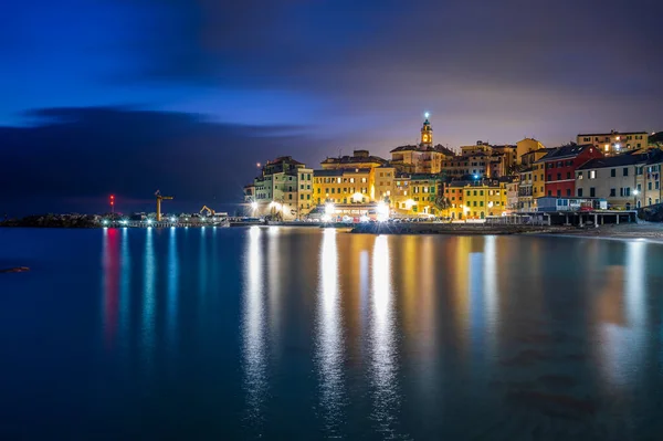 Vista Nocturna Del Casco Antiguo Bogliasco Iluminado Con Luces Que — Foto de Stock