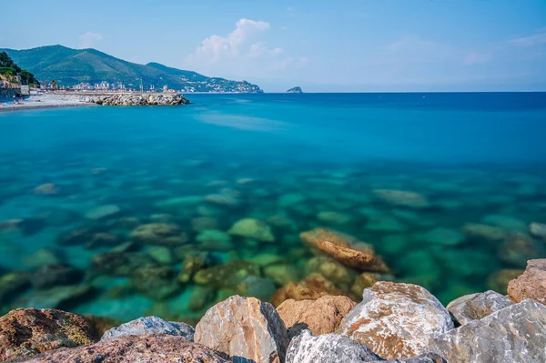 Zielony Turkusowy Kolor Morza Miejscowości Noli Riwierze Włoskiej — Zdjęcie stockowe