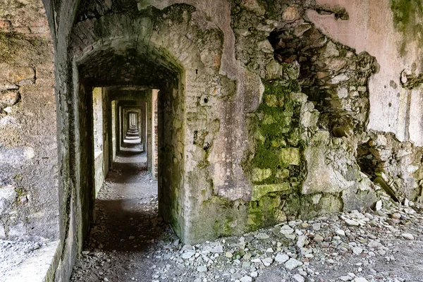 Ruínas Grande Fortaleza Chamada Forte Monte Ratti Topo Uma Colina — Fotografia de Stock