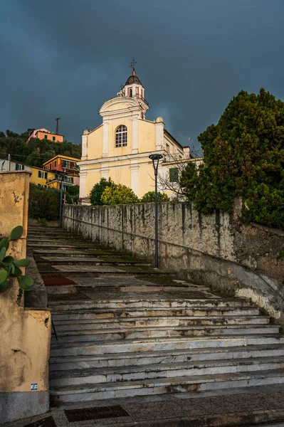 Kostel Malé Vesničce Sant Andrea Rovereto Nedaleko Chiavari Italské Riviéře — Stock fotografie