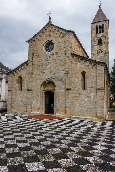 Romański Kościół San Siro Struppa Genui Czarno Białym Checkere Parvis — Zdjęcie stockowe