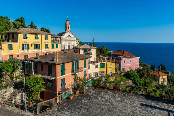 Vesnice Pieve Ligure Svým Kostelem Italské Riviéře — Stock fotografie