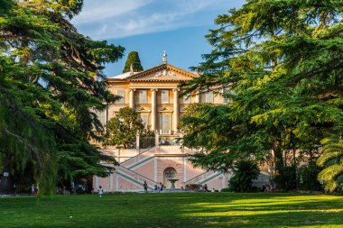 İtalya 'nın Cenova kentindeki antik Villa Gruber cephesi
