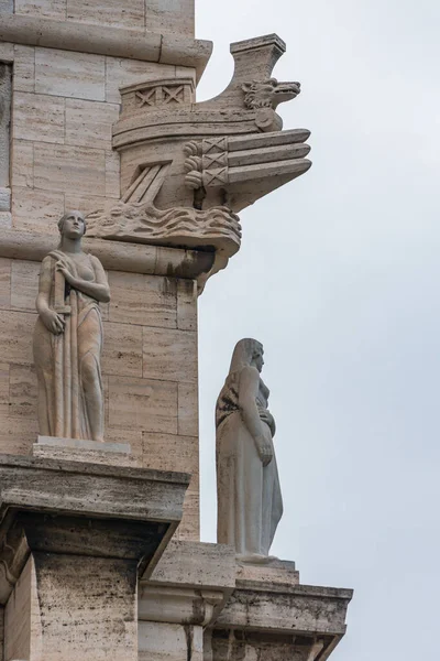 Statues Décorant Arc Trimphal Place Victoire Gênes Italie — Photo