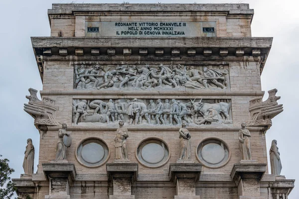Statyer Dekorera Trimfbågen Victory Square Genua Italien — Stockfoto