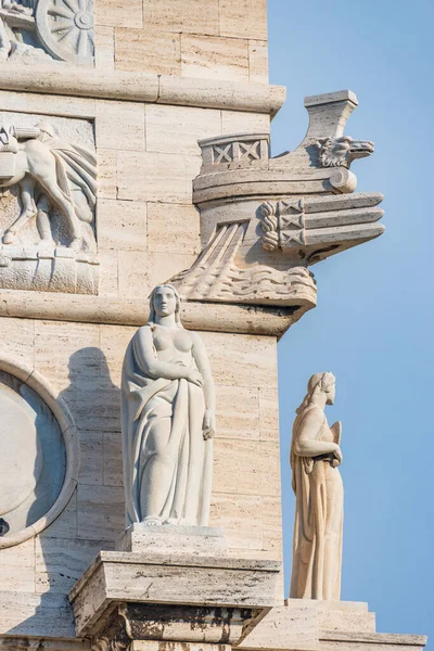 Statues Décorant Arc Trimphal Place Victoire Gênes Italie — Photo