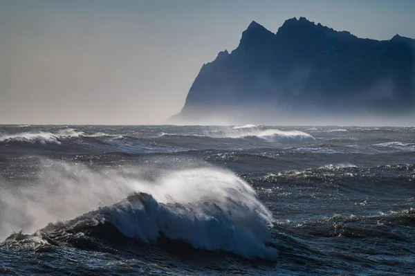 Mar Agreste Silhueta Montanha Vestrahorn Longe Islândia — Fotografia de Stock