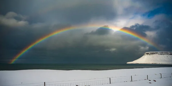 Full Regnbåge Den Snöiga Stranden Snaefellsness Halvön Island — Stockfoto