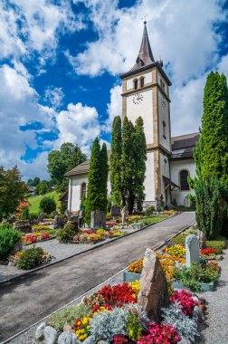 Bernese Oberland 'daki Grindelwald köyündeki kilise.