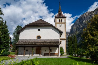 Bernese Oberland 'daki Grindelwald köyündeki kilise.