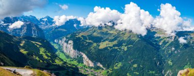 Lauterbrunnen Vadisi, Mannlichen 'in tepesinden, Bernese Oberland, İsviçre