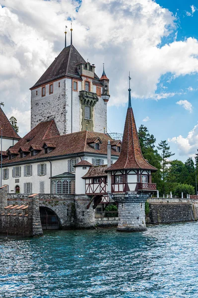 Het Kasteel Van Oberhofen Gelegen Aan Oever Van Thunersee Het — Stockfoto