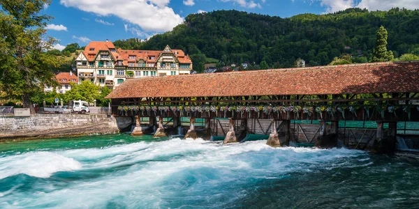 Kryty Most Rzece Aar Thun Wieś Thunersee Kanton Berno Szwajcaria — Zdjęcie stockowe