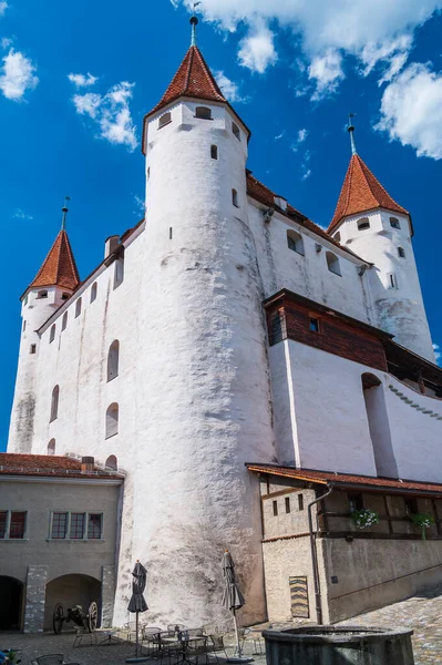 瑞士伯尔尼州Thun的白色城堡 Thunersee村 — 图库照片