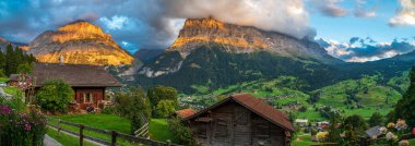 Bernese Oberland, İsviçre 'de Eiger North Side ile Grindelwald Vadisi manzarası