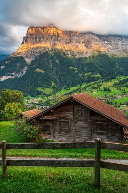 Bernese Oberland, İsviçre 'de Eiger North Side ile Grindelwald Vadisi manzarası