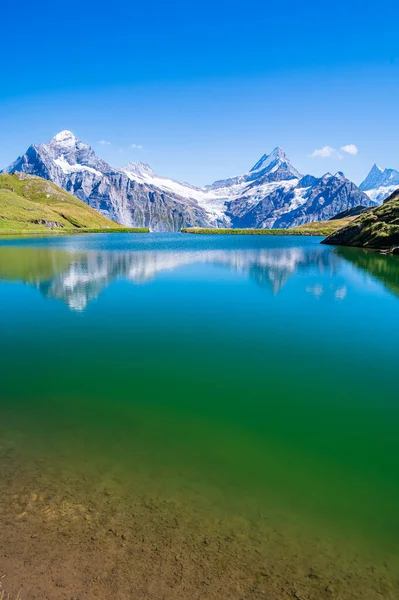 Bachalpsee Malé Jezírko Nad Grindelwaldem Kde Horské Štíty Odrážejí — Stock fotografie