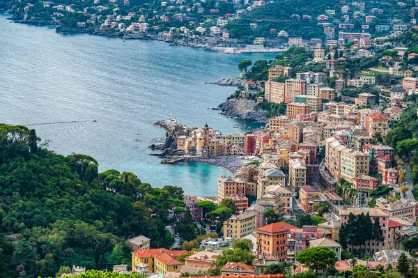 Ilmakuva Camoglin Kylästä Italian Rivieralla Italiassa — kuvapankkivalokuva