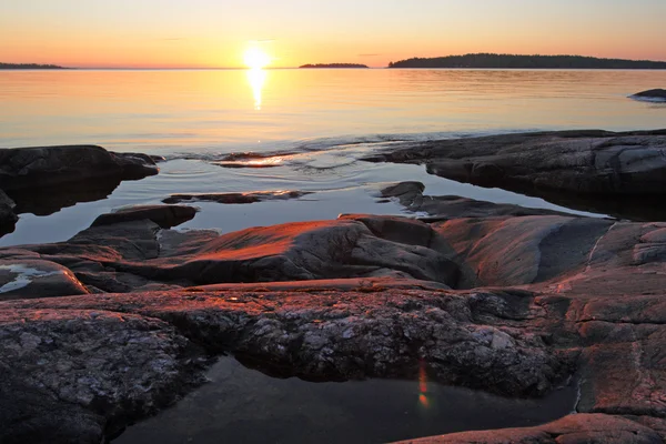 Orilla de Ladoga al amanecer — Foto de Stock
