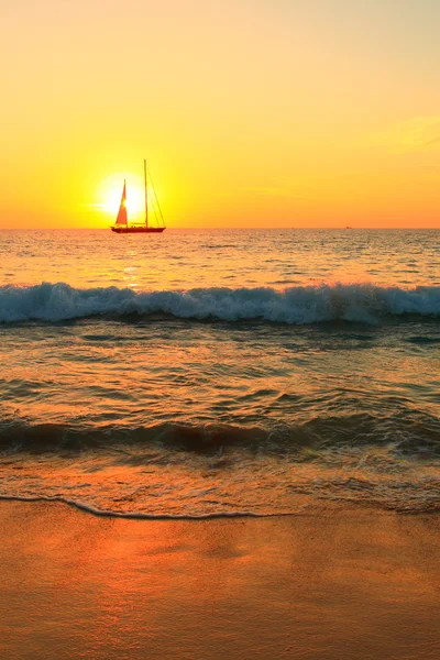 Velero al atardecer — Foto de Stock