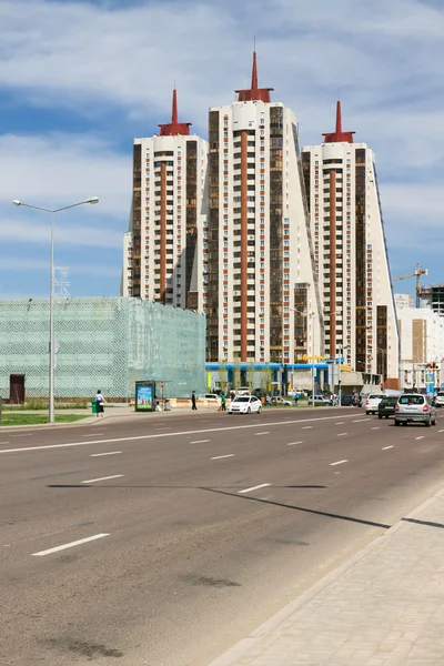 Astana, Kazakhstan - 5 may 2014: View of the apartment building on Avenue Baurjan Momyshuly — Stock Photo, Image