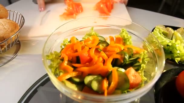 Faire une salade — Video