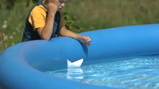 Boy playing — Stock Video